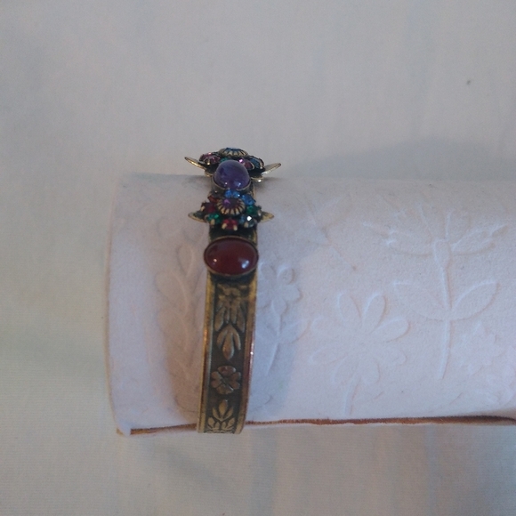 Vintage Mary DiMarco Antiqued Gold Cuff Bracelet with Blue, Green and Red Stones - Picture 6 of 8